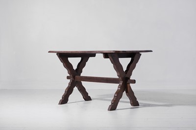 Lot 416 - A walnut tavern table