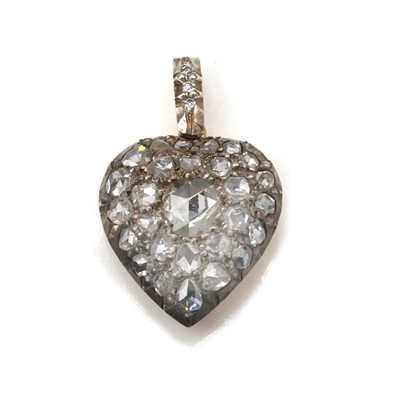 Lot 42 - A diamond heart locket pendant