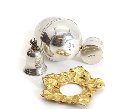 Lot 52 - A silver gilt 'surprise egg'