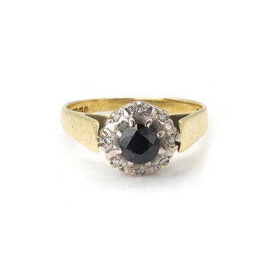 Lot 139 - An 18ct gold sapphire and diamond cluster ring