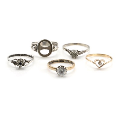 Lot 366 - A group of rings