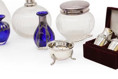 Lot 28 - A good selection of silver plated tableware