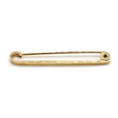 Lot 469 - A 9ct gold bar brooch