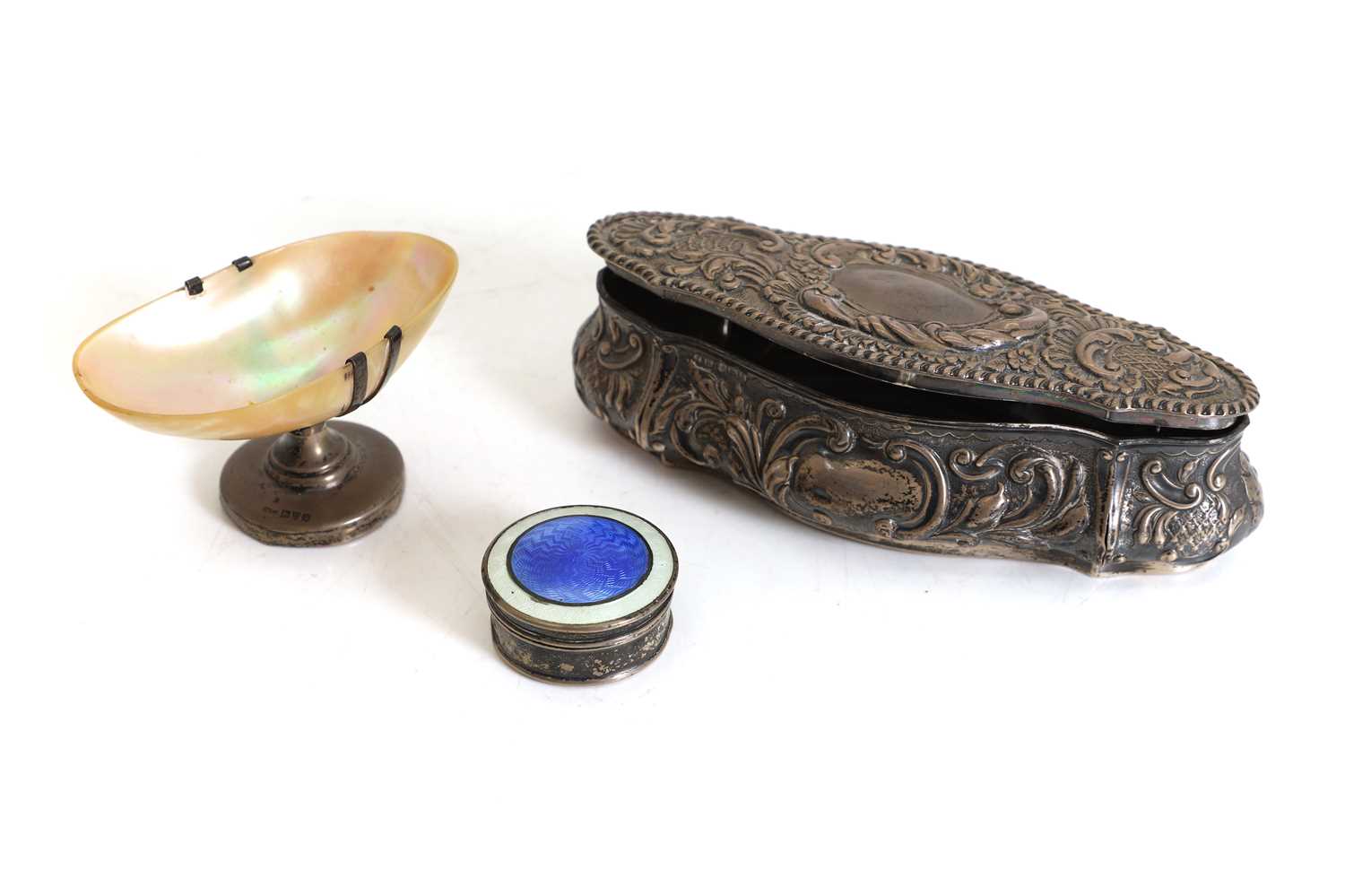 Lot 77 - An Edwardian silver box