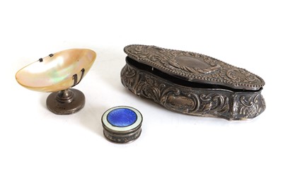 Lot 77 - An Edwardian silver box