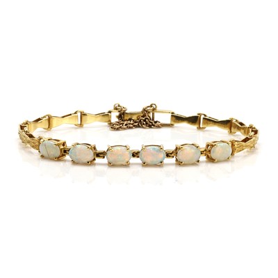 Lot 221 - An opal cabochon link bracelet