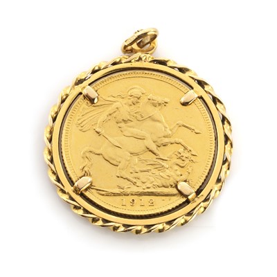 Lot 524 - A sovereign coin pendant