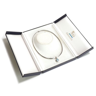 Lot 150 - An 18ct white gold topaz pendant and chain