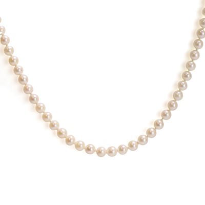 Lot 203 - A single row cultured pearl necklace
