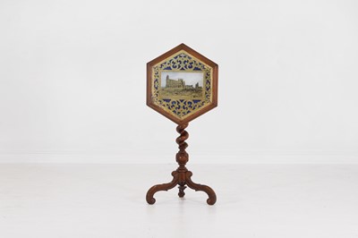 Lot 118 - A verre églomisé occasional table