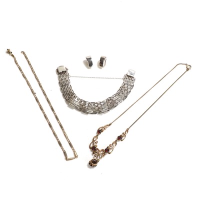 Lot 424 - A group of gold and silver jewellery