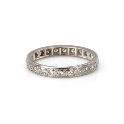 Lot 70 - A diamond eternity ring