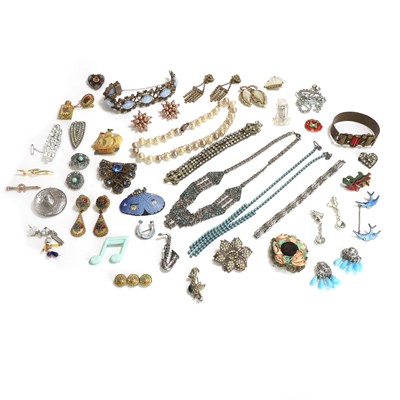 Lot 460 - A group of costume jewellery
