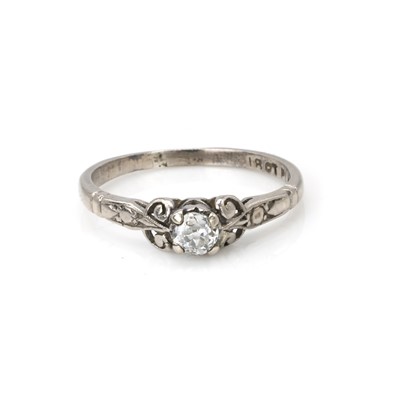 Lot 71 - A diamond single stone ring
