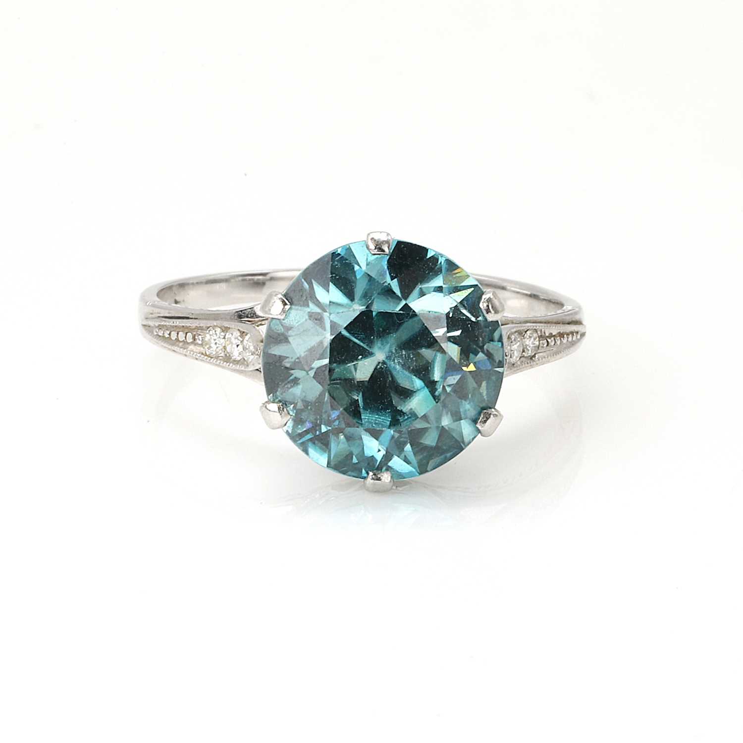 Lot 62 - An Art Deco blue zircon and diamond ring