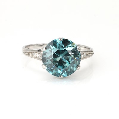 Lot 62 - An Art Deco blue zircon and diamond ring