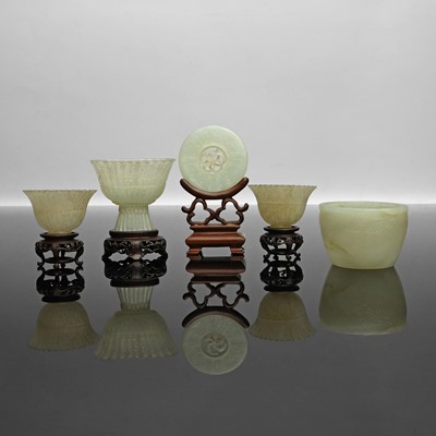 Lot 105 - A collection of Chinese miniature jade carvings