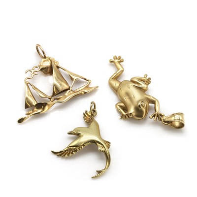 Lot 354 - A group of three gold pendants