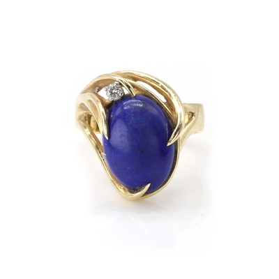 Lot 207 - A lapis lazuli and diamond ring