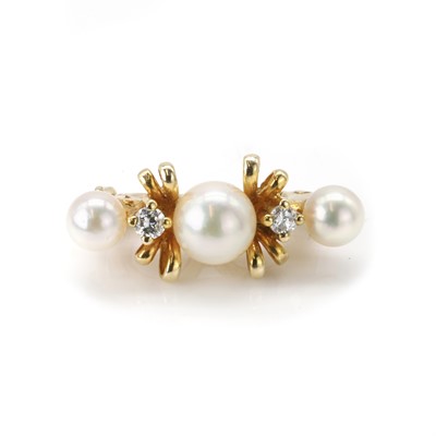 Lot 196 - A 9ct gold cultured pearl and diamond necklace clip/enhancer pendant