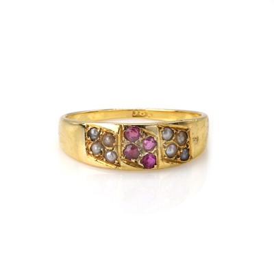 Lot 10 - An antique split pearl and ruby ring