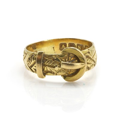 Lot 480 - An 18ct gold buckle ring