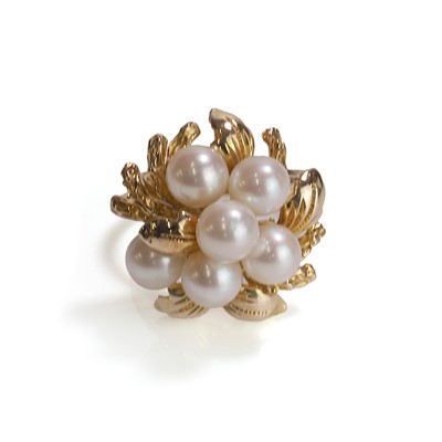 Lot 218 - A cultured pearl cluster ring, retailed by Lane Crawford, for Mikimoto