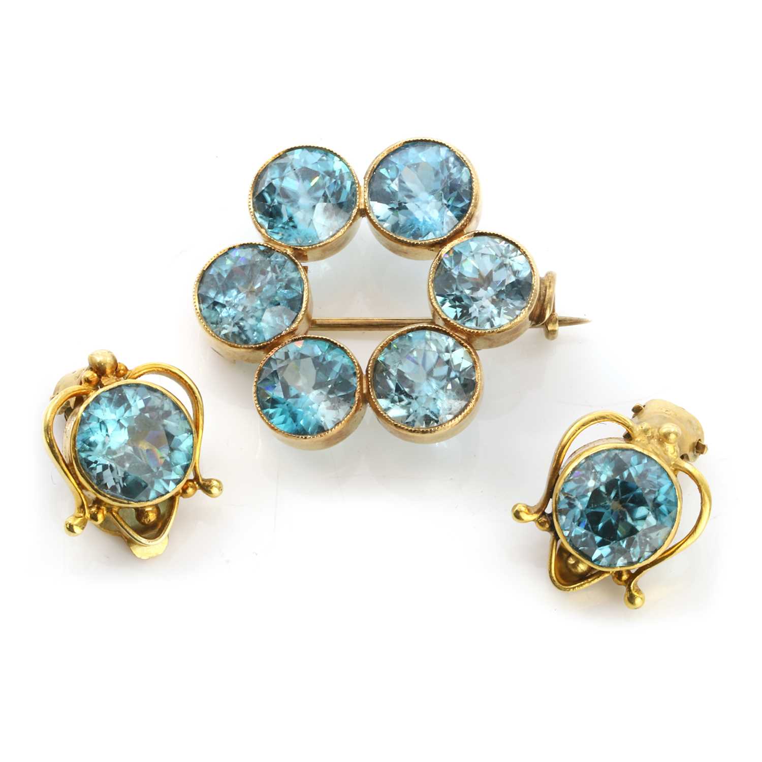 Lot 36 - A blue zircon circle brooch and a similar pair of earrings, c.1940s