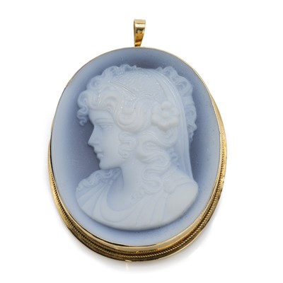 Lot 202 - An 18ct gold glass cameo brooch/pendant