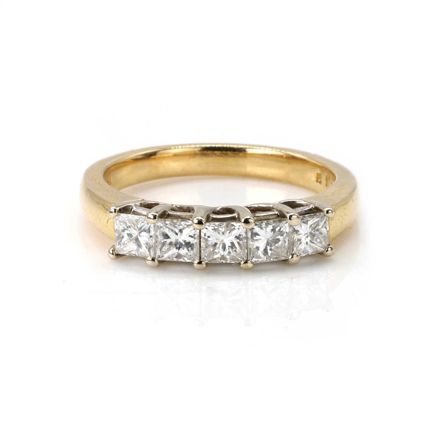 Lot 224 - A diamond half eternity ring