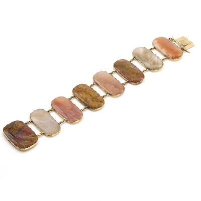 Lot 4 - A Victorian agate panel bracelet