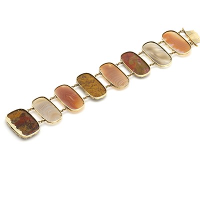 Lot 4 - A Victorian agate panel bracelet