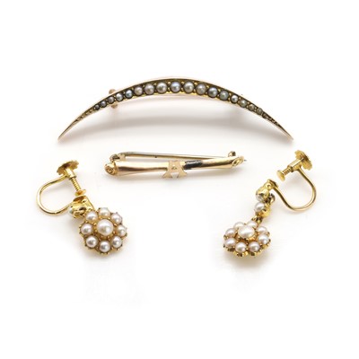 Lot 365 - A small group of gold jewellery