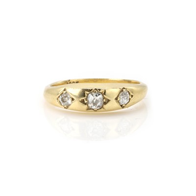 Lot 30 - A three stone diamond ring