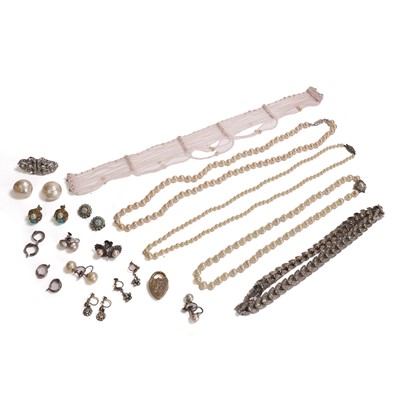 Lot 457 - A collection of antique and vintage costume jewellery