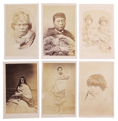 Lot 324 - Six Māori carte de visites