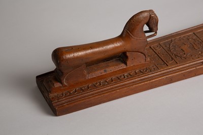 Lot 179 - A carved wood manglebraet