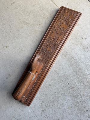 Lot 179 - A carved wood manglebraet