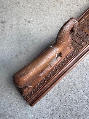 Lot 179 - A carved wood manglebraet