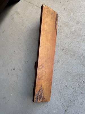 Lot 179 - A carved wood manglebraet