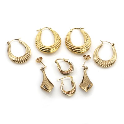 Lot 368 - A group of gold earrings