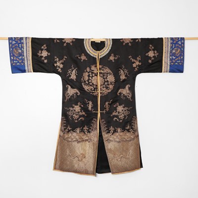 Lot 41 - A Chinese embroidered lady's robe