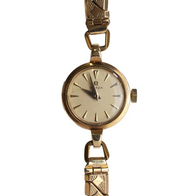 Lot 360 - A ladies' 9ct gold Omega mechanical bracelet watch