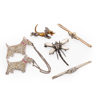 Lot 248 - A collection of gold and silver brooches