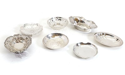 Lot 79 - An Edwardian silver sweetmeat dish