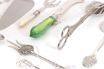 Lot 45 - A set of silver coffee spoons