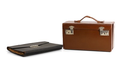 Lot 333 - A cased travelling dressing case