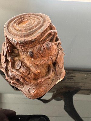 Lot 77 - A carved bamboo libation cup