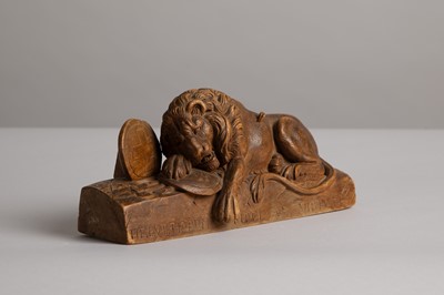 Lot 326 - A carved wood 'Lion of Lucerne'