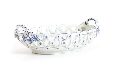 Lot 194 - A First Period Worcester porcelain reticulated oval basket